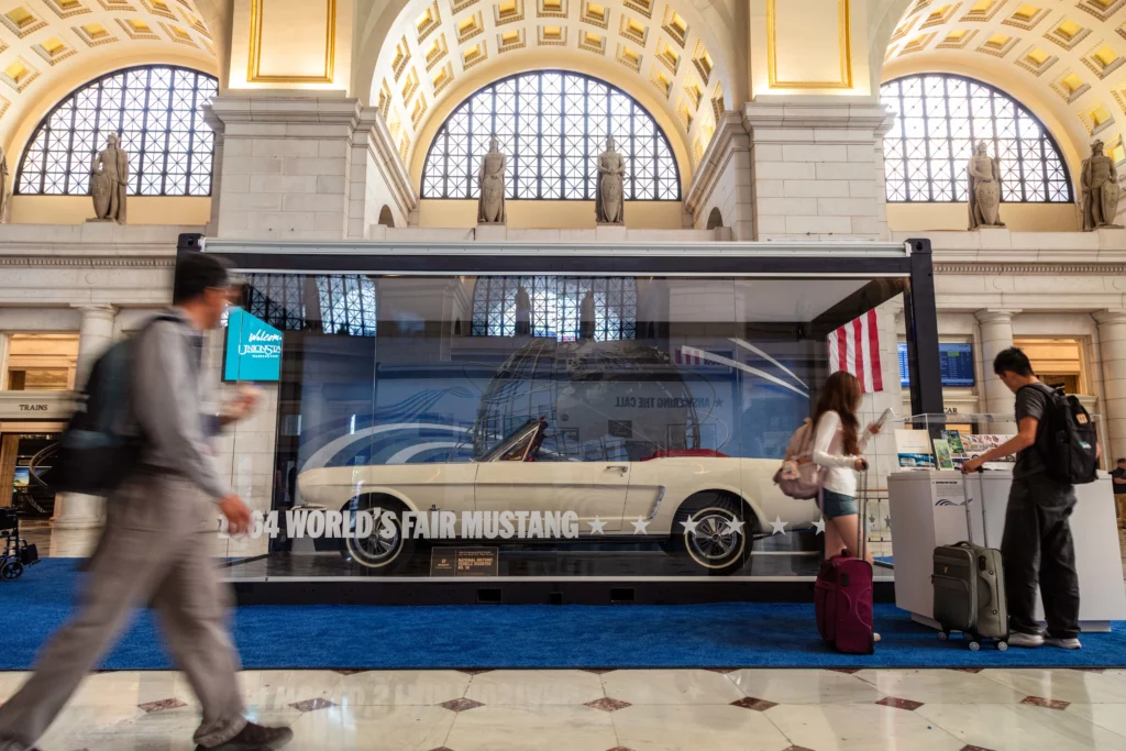 En juillet 2026, la Mustang a été exposée à Union Station, à Washington, dans le cadre de l’exposition Driving America Forward. Crédit photo : Preston Rose / Hagerty Drivers Foundation.