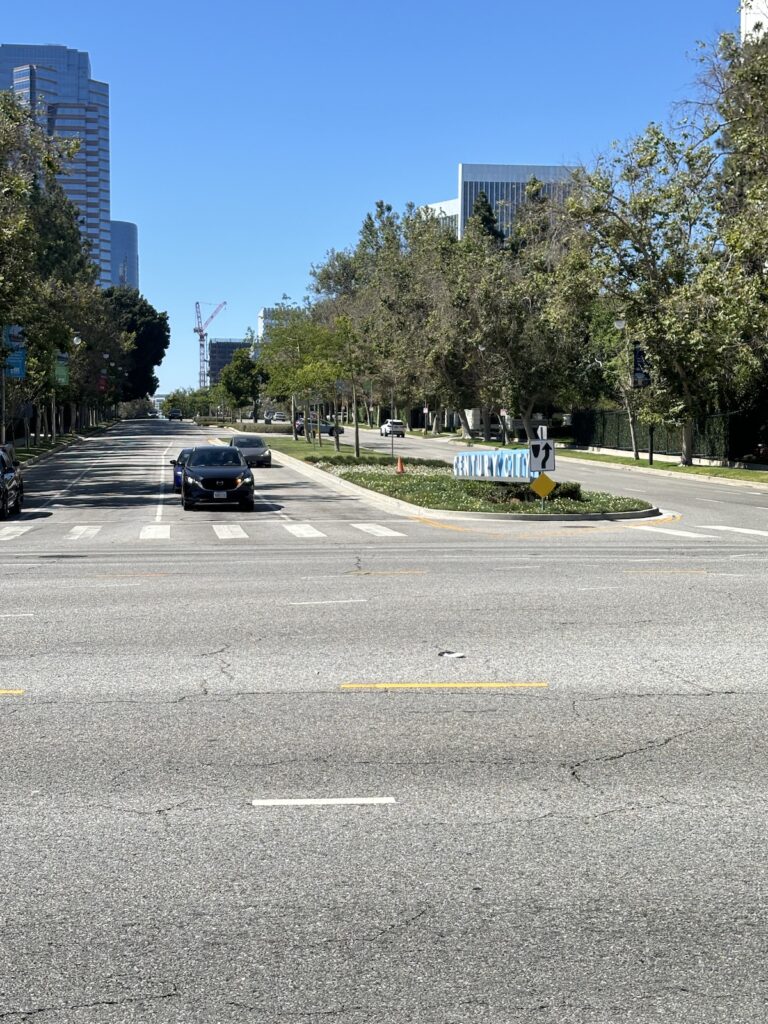 Avenue of the Stars à Century City, là où s’achève aujourd’hui le Los Angeles Marathon. C’est ici que se terminera aussi mon premier marathon. Photo : Alexis Doine / Wikimedia Commons – CC0.