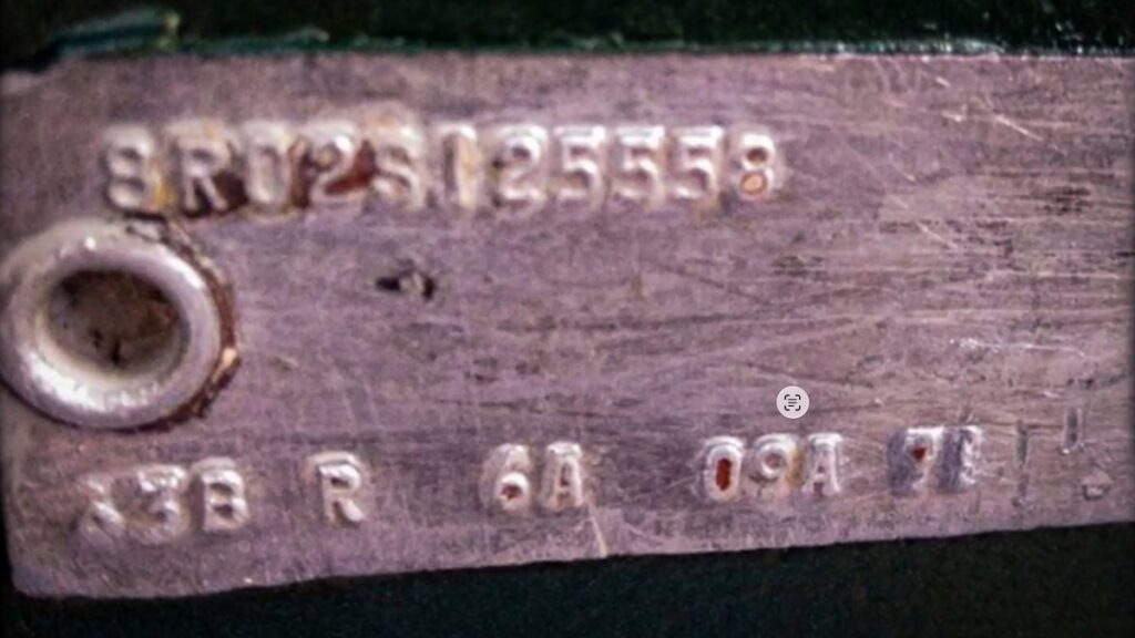 Le numéro 8R02S125558, correspondant à Bullitt 558, constituait le premier élément essentiel à vérifier lors de l’authentification de la voiture. Capture d’écran : REC Watches.